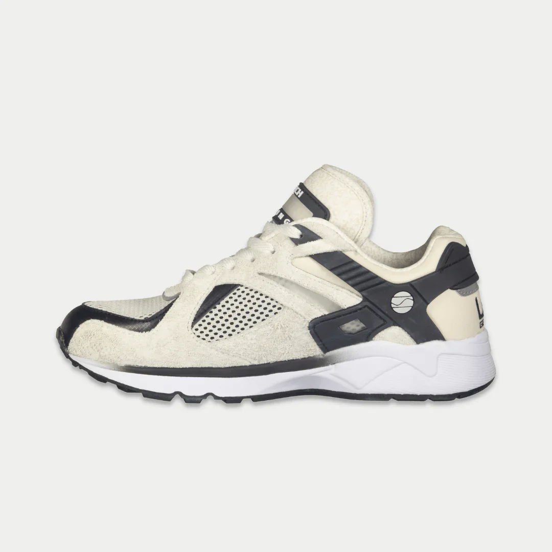 LA Gear Women's Catapult Light-up Lowtop | White x Black - Image 3